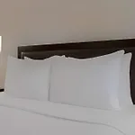 Ramada Plaza By Wyndham Calgary Downtown
