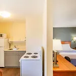Econo Lodge Inn & Suites University
