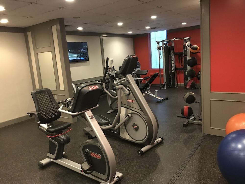 Hotel Ramada Plaza By Wyndham Downtown Calgary