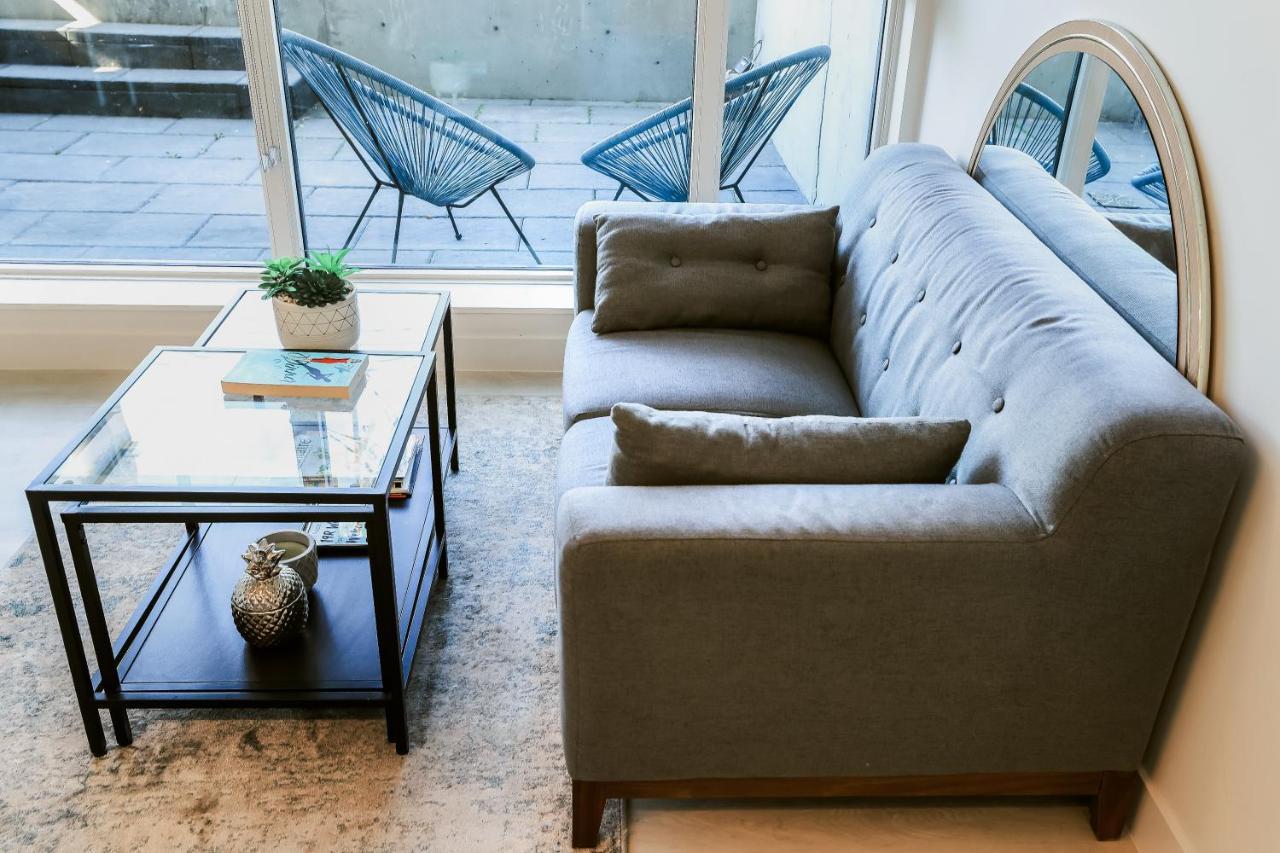 Apartment Vibrant & Modern Loft-style Walkout Near Lrt