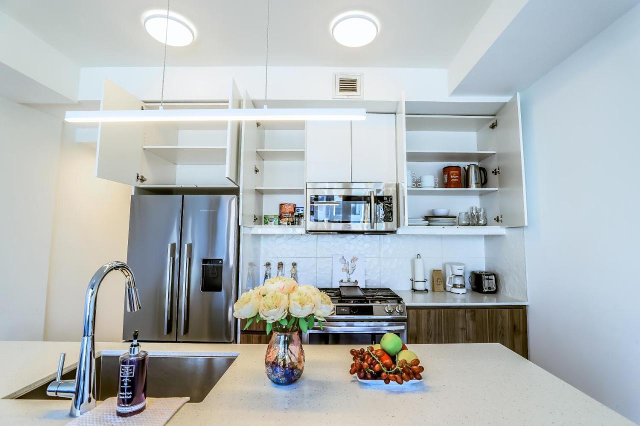 Vibrant & Modern Loft-style Walkout Near Lrt Apartment