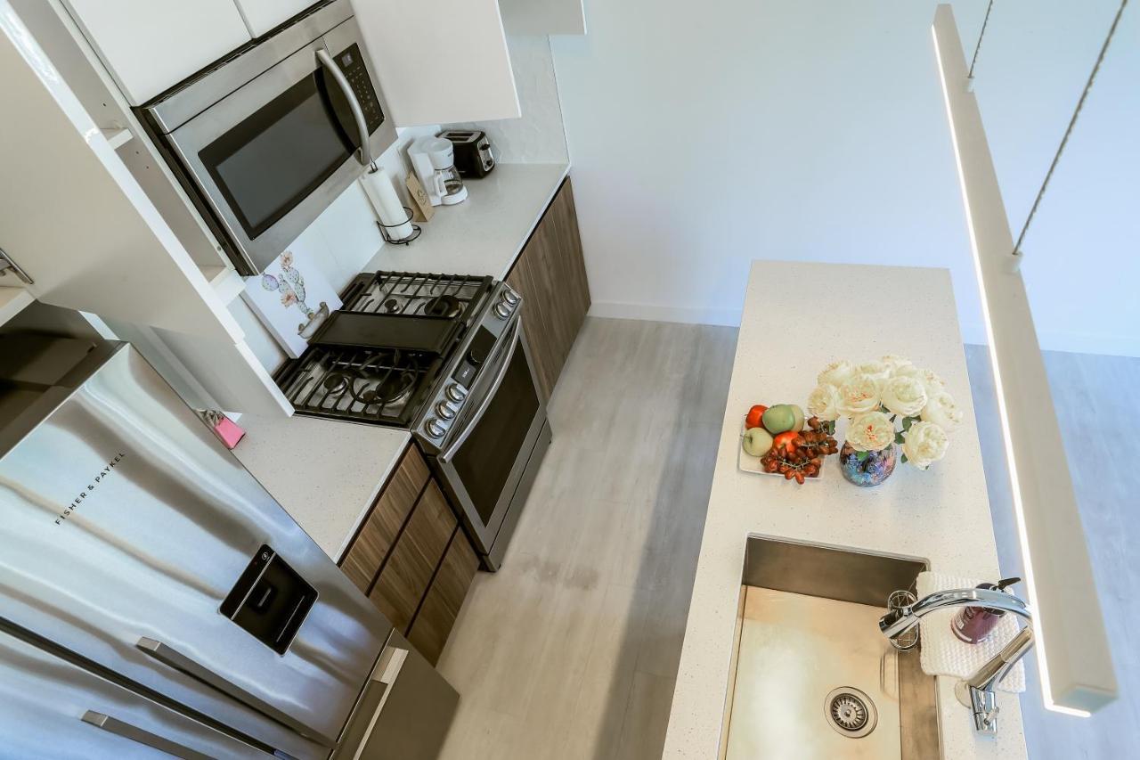 Apartment Vibrant & Modern Loft-style Walkout Near Lrt