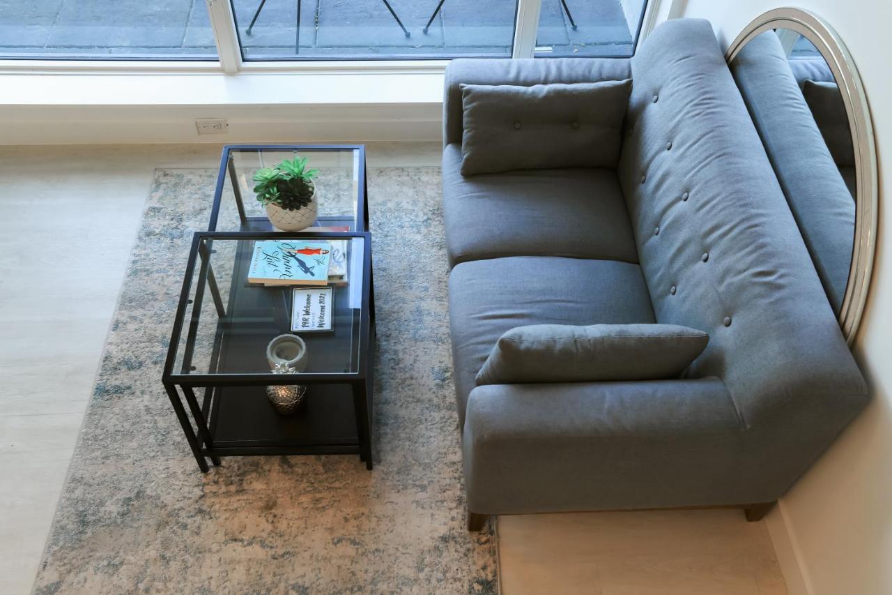 Vibrant & Modern Loft-style Walkout Near Lrt Apartment Calgary