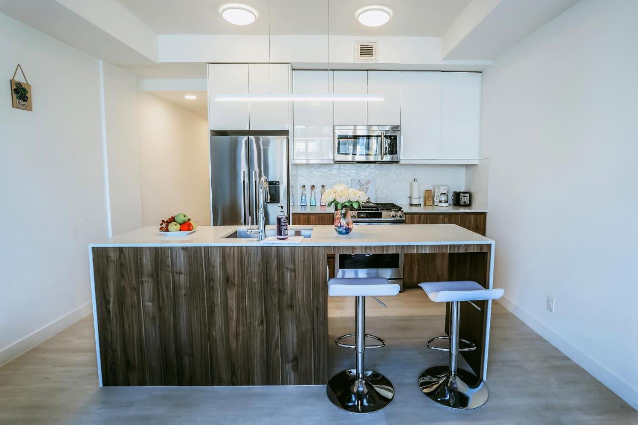 Apartment Vibrant & Modern Loft-style Walkout Near Lrt *