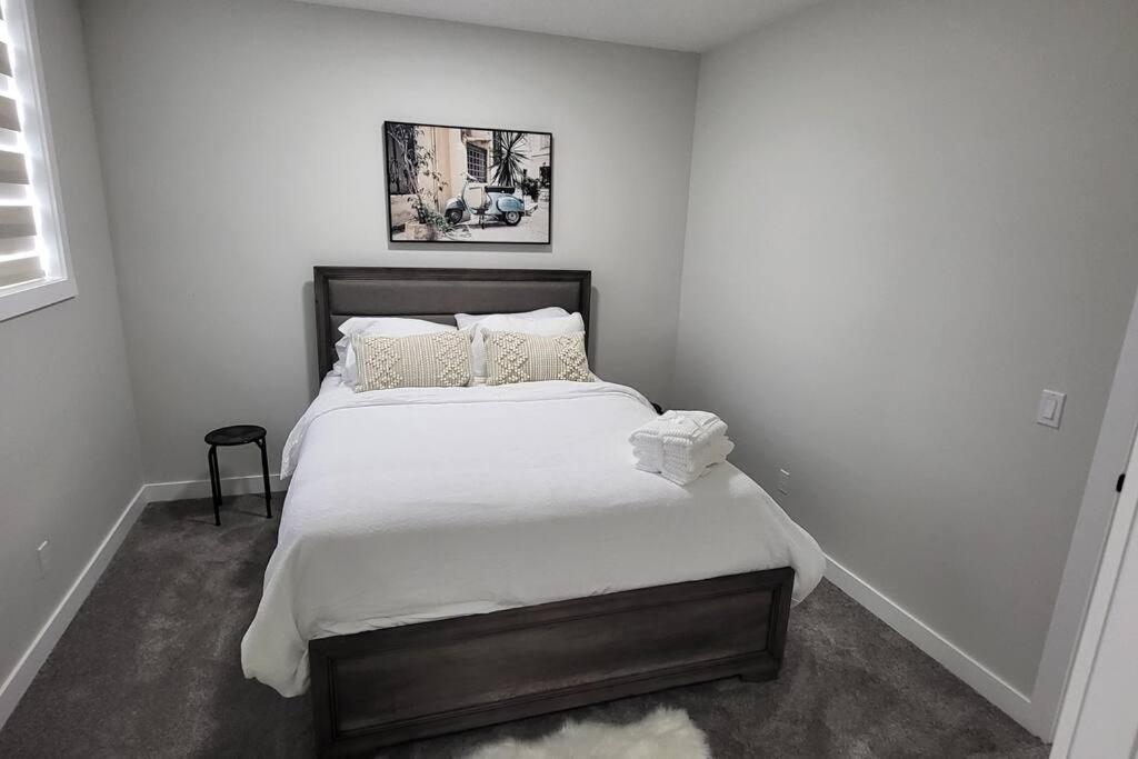 Serene Haven - 1 Bedroom Apartment. Apartment Calgary