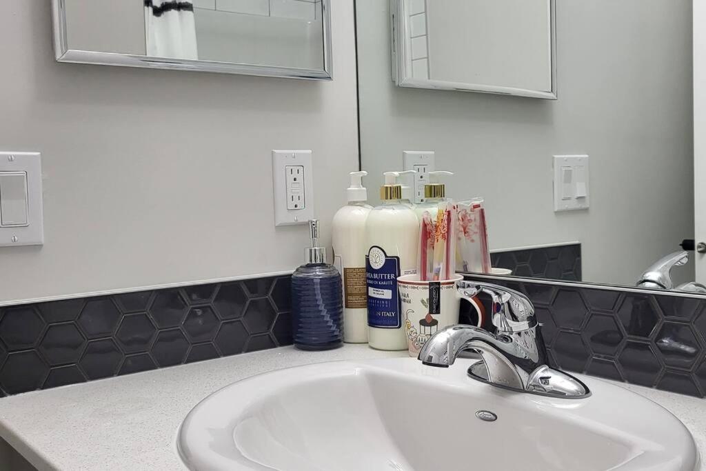 Serene Haven - 1 Bedroom Apartment. * Calgary