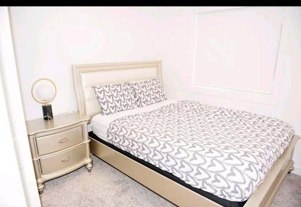 Lutas Cozy One Bedroom- In Shared * Calgary