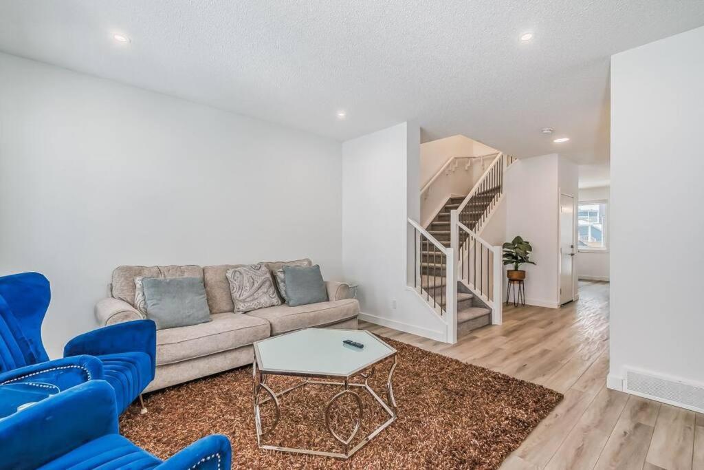Lutas Cozy One Bedroom- In Shared * Calgary