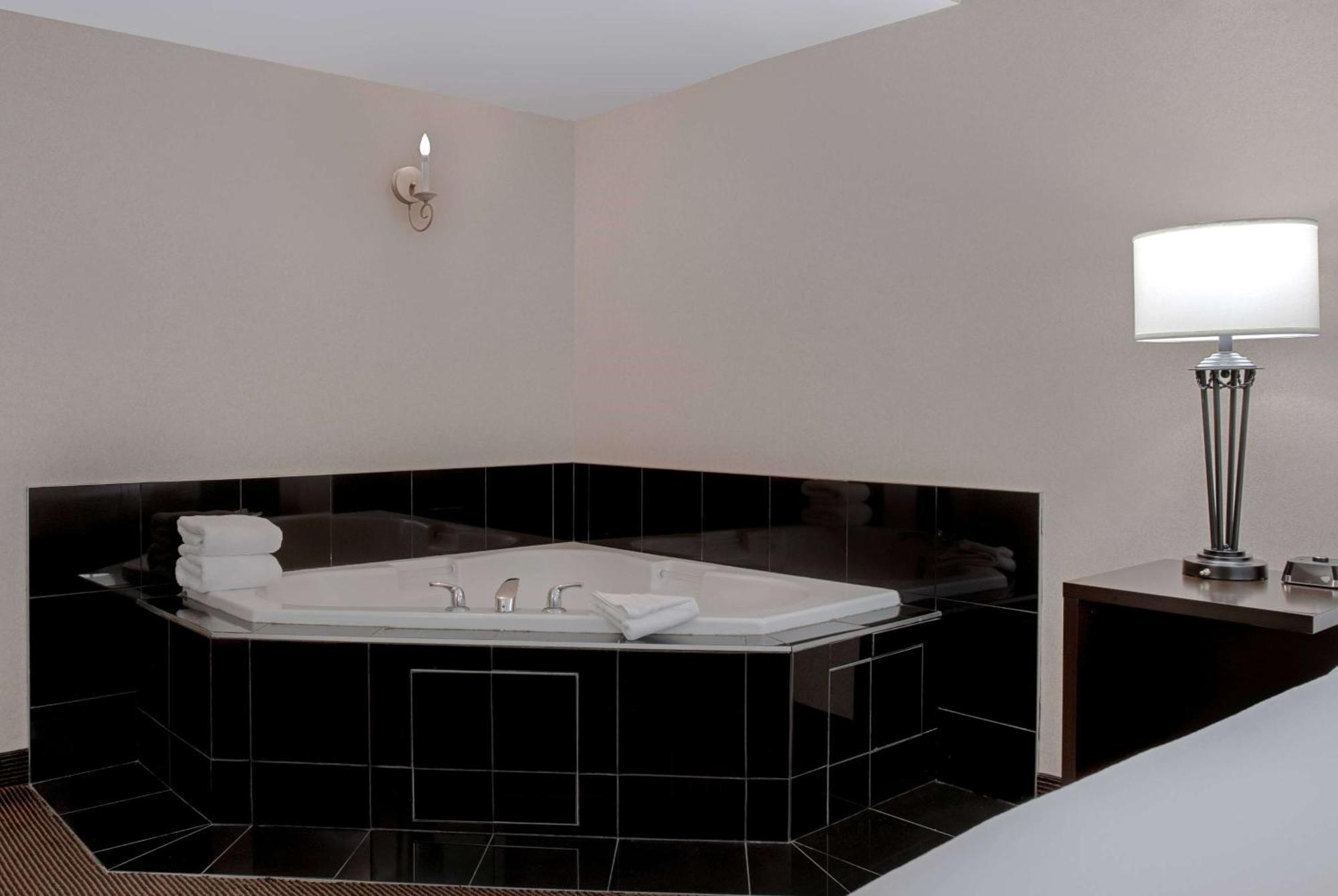 Ramada Plaza By Wyndham Downtown Hotel 3*