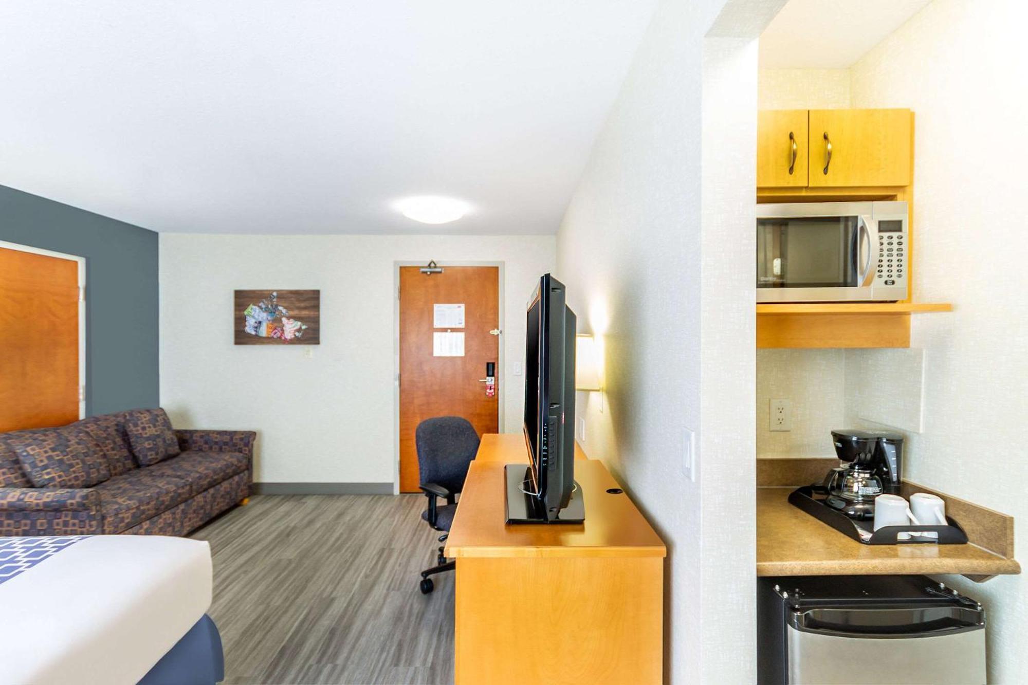 Econo & Hotel Calgary
