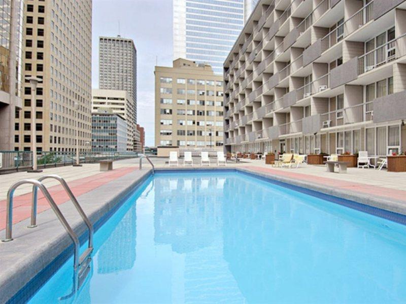 Hotel Ramada Plaza By Wyndham Downtown Calgary
