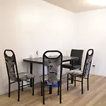Private Bedroom On Renovated Duplex Main Floor - Dover