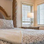 2500 Sq House In Springbank Hill Bl 261818