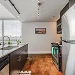 Upscale 2Br Condo - King Bed - Stunning City Views