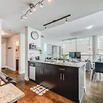 Upscale 2Br Condo - King Bed - Stunning City Views