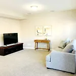 Mahogany Escape - Your Calgary Oasis