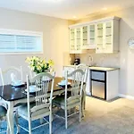 Mahogany Escape - Your Calgary Oasis