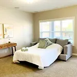 Mahogany Escape - Your Calgary Oasis