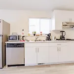 Walkout Basement Suite, 2 Bdr 4Bd, Bright And Spacious