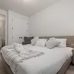 Room 2 Of Lovely Home, Montgomery Downtown Calgary