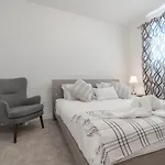 Room 2 Of Lovely Home, Montgomery Downtown Calgary