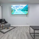 Centre Street Upper 2Bedsuite 4408