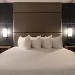 Carriage House Hotel & Conference Centre