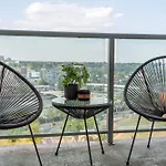 The Loki I Patio & Bbq I Sleeps 5 I Downtown I Tv