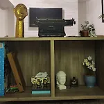 2-Bed Entire Suite 10 Mins From All Attractions
