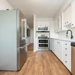 Highland Park Upper Suite