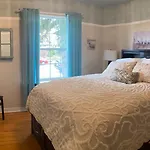 Cozy Bungalow In Spruce Cliff With Hot Tub