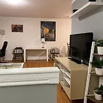 Luxurious 2Br Whole Main Level -Single House