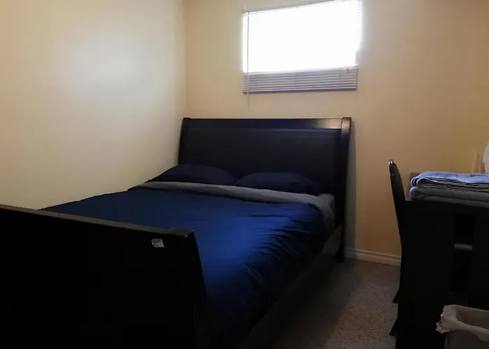 Private Bedroom In Basement With Shared Bathroom - Fonda