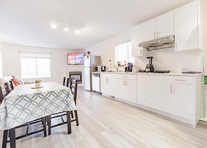Walkout Basement Suite, 2 Bdr 4Bd, Bright And Spacious