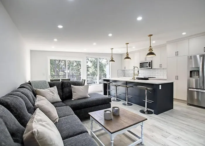 Tirana In Glenbrook Close To Downtown