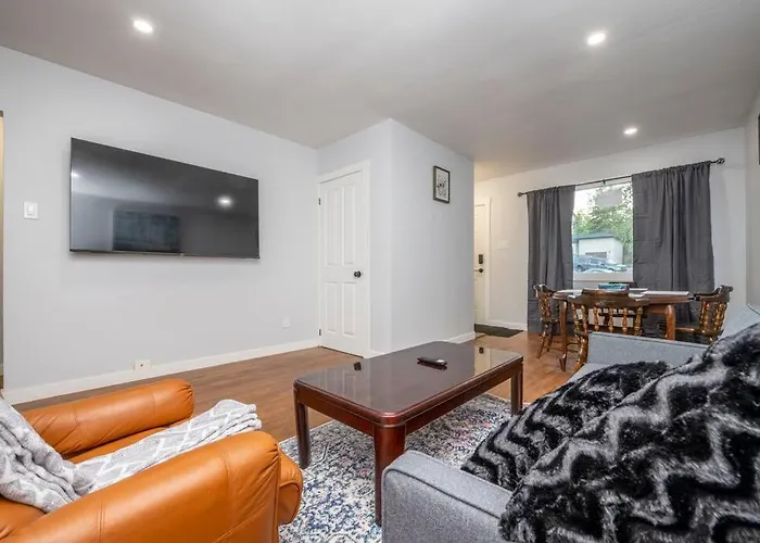 Highland Park Upper Suite