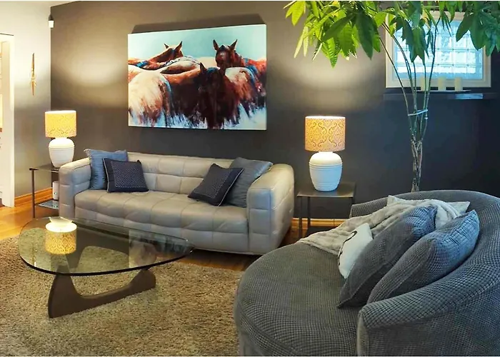 Cozy Bungalow In Spruce Cliff With Hot Tub