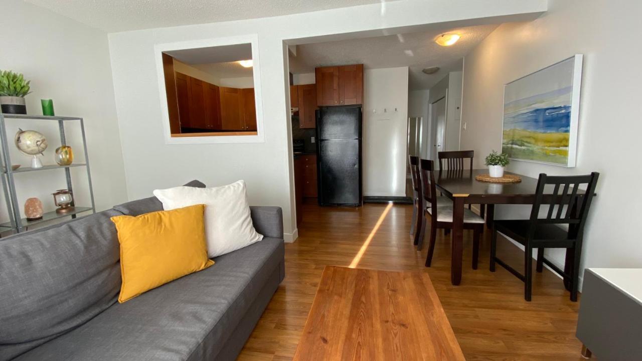 Apartment Cozy 2-bedroom Near Downtown, With Laundry, Parking, Balcony Calgary