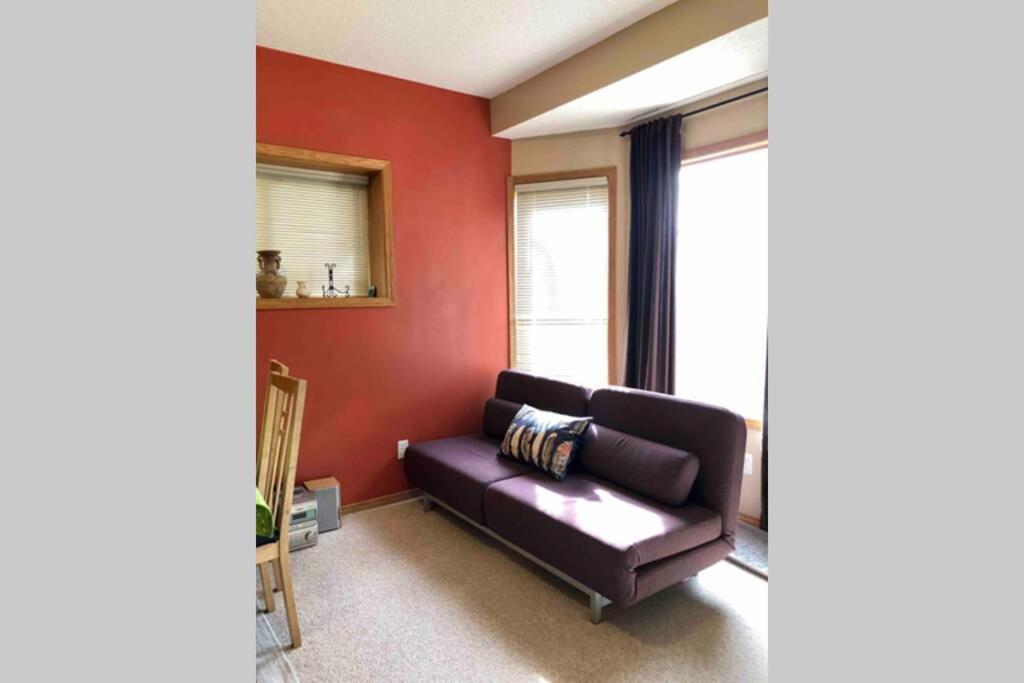 Sunny & Cozy With Ping Pong & Pool Table Villa