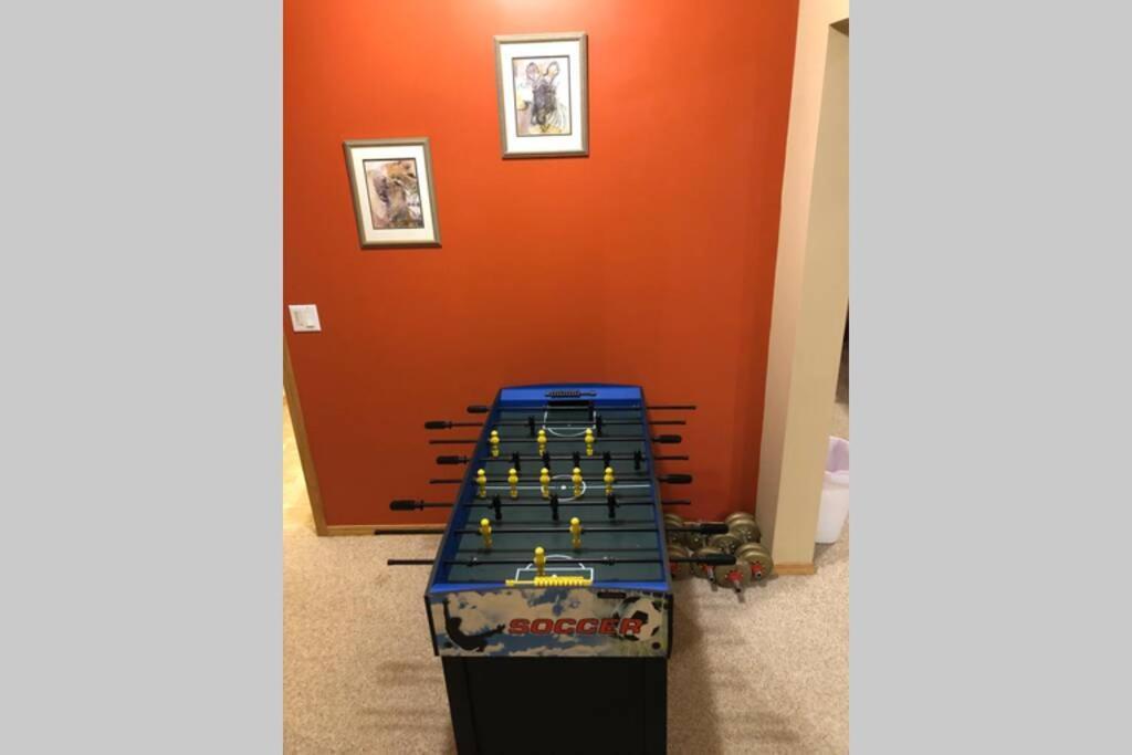 Sunny & Cozy With Ping Pong & Pool Table Calgary
