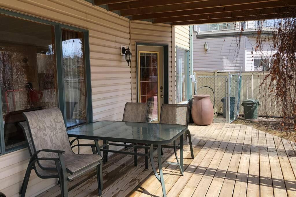 Sunny & Cozy With Ping Pong & Pool Table