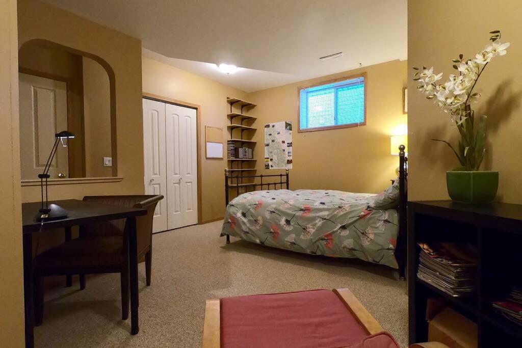 Sunny & Cozy With Ping Pong & Pool Table Calgary
