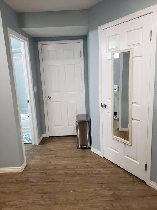 Cozy Two Bedroom Guest In Nw * Calgary