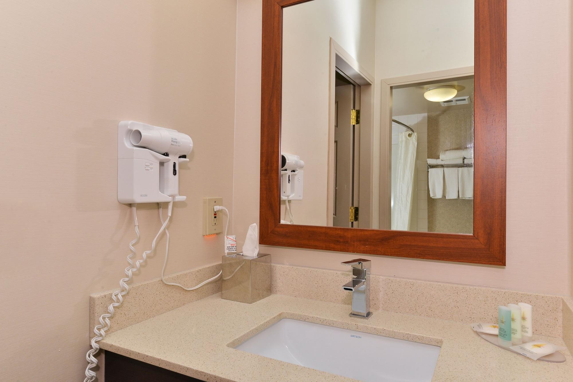 Hotel Comfort & Airport South 3*
