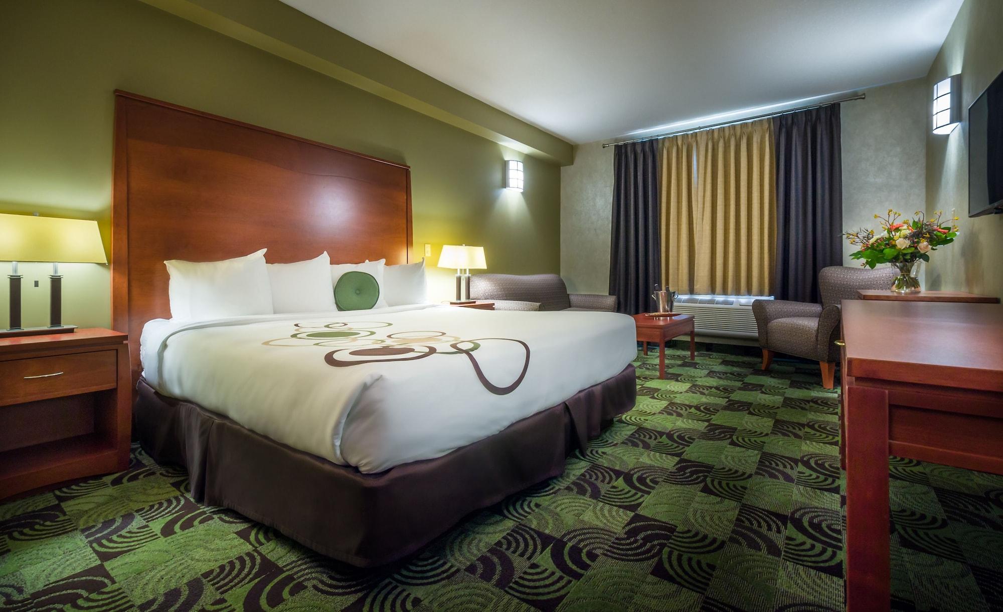 Hotel Deerfoot And Casino