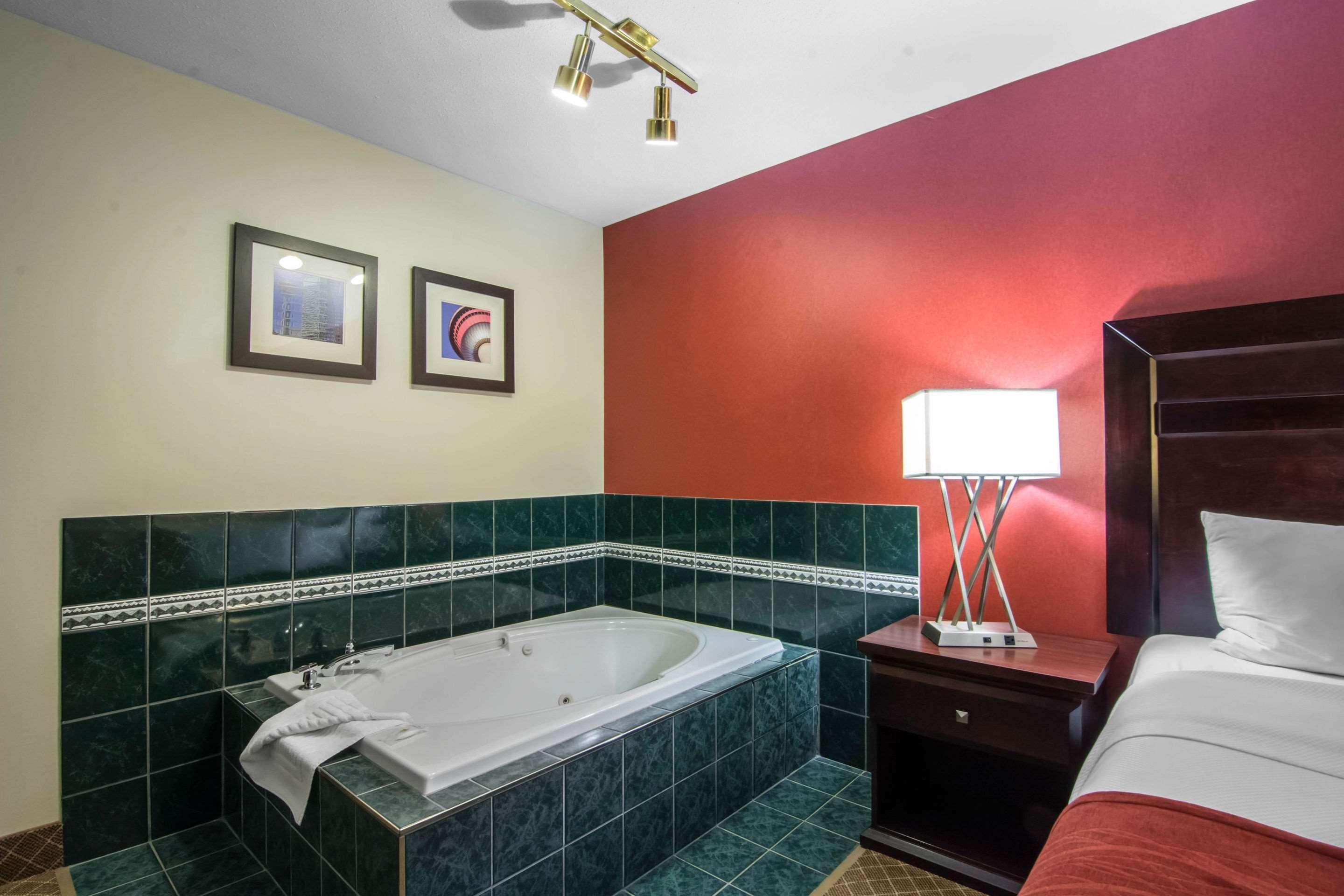 Hotel Comfort & Airport South Calgary