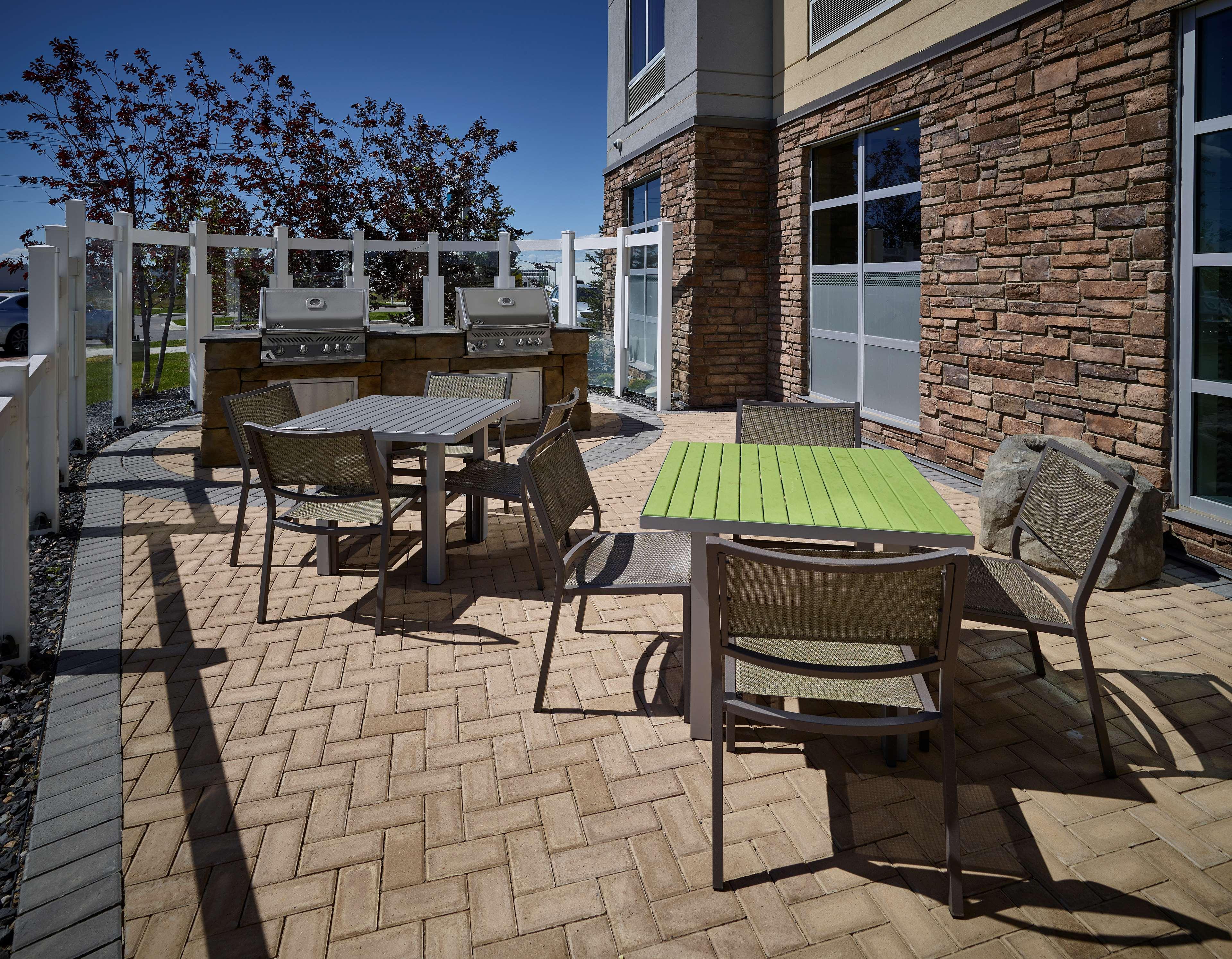 Homewood Airport Hotel Calgary
