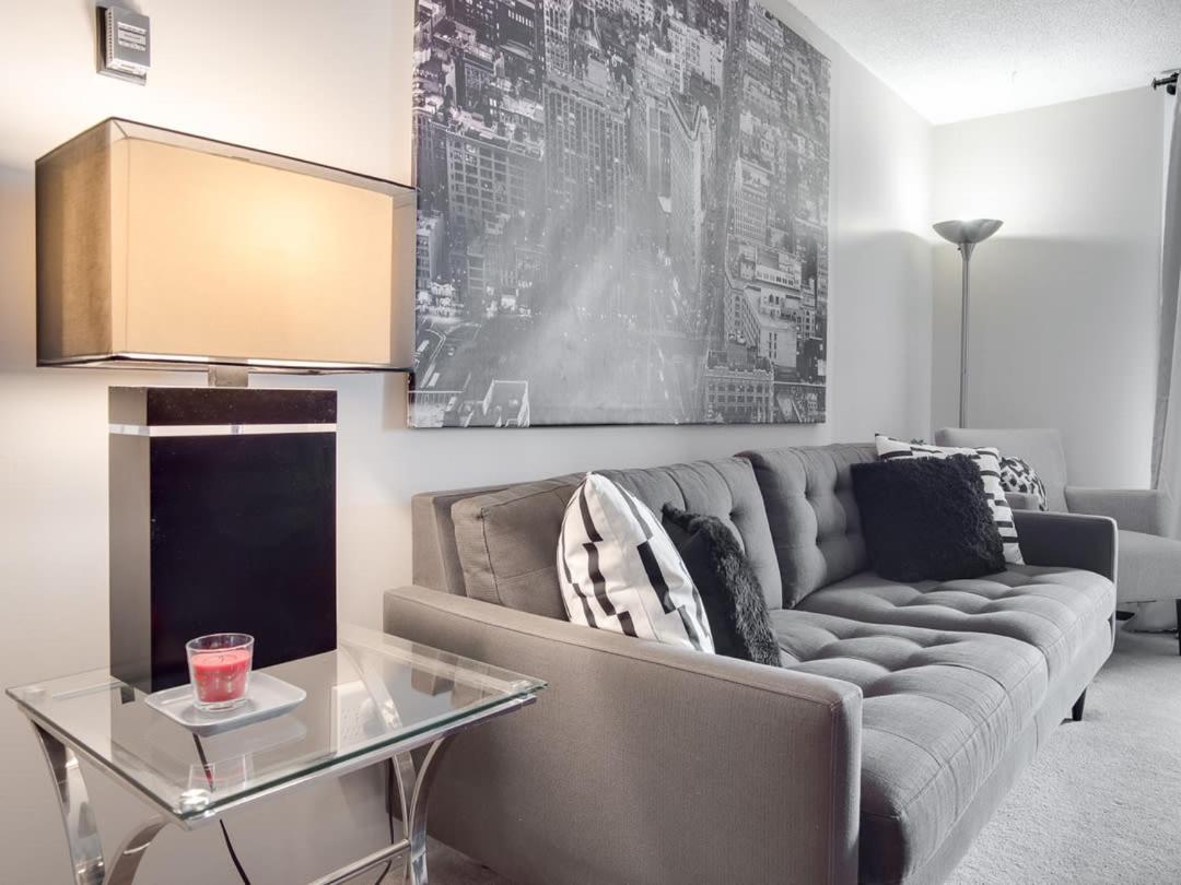 New Stylish And Cozy Eau Claire 2br With Gym Coffee Calgary