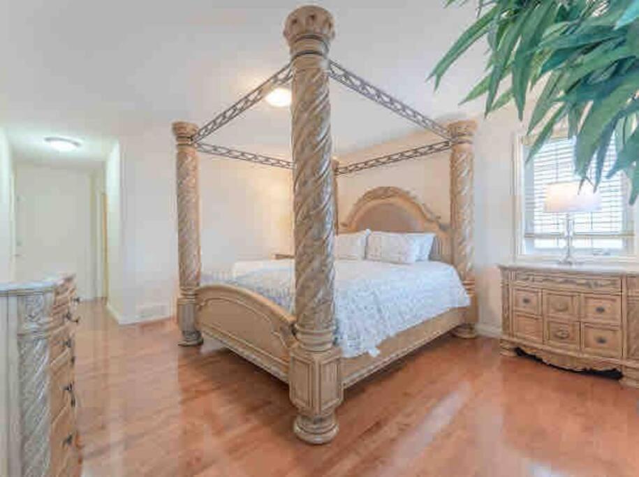 2500 Sq House In Springbank Hill Bl 261818 Villa Calgary