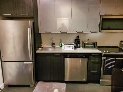 Furnished 1 Bedroom In East Village By Signature Suites Ltd * Calgary